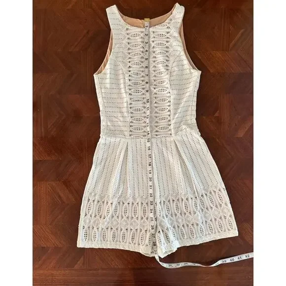 Elegant and rare Nightcap by Carisa Rene skort dress in white crochet lace - Picture 5 of 16